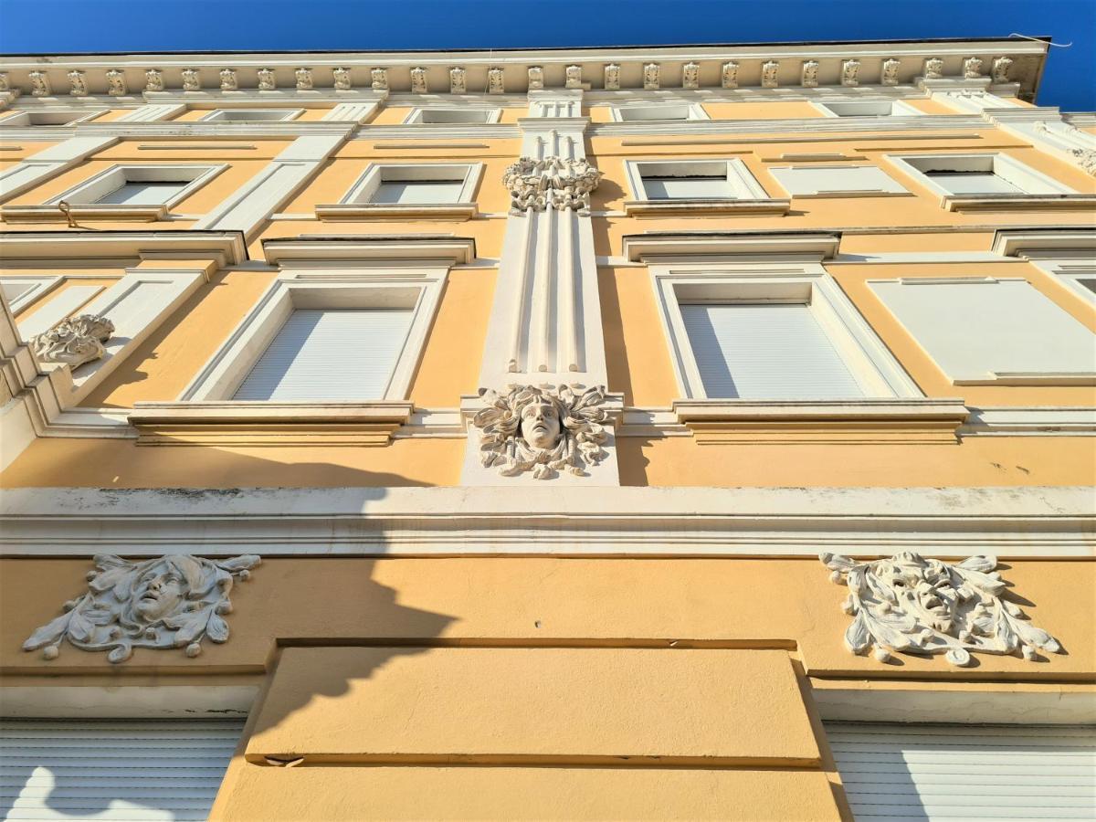 Tom'S Luxury Apartment Zadar, Branimirova Obala Exterior photo